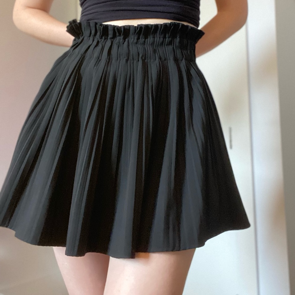 zara BLACK SKORT size small!